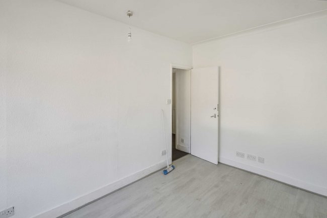 58A Herga Road, Harrow, HA3 5AS 1