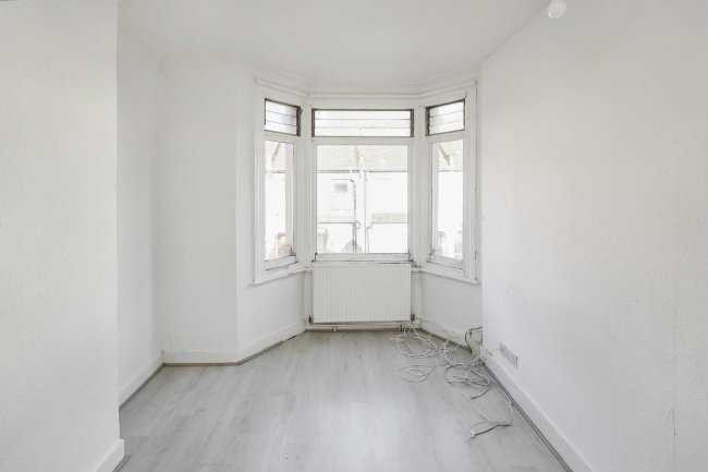 58A Herga Road, Harrow, HA3 5AS 1