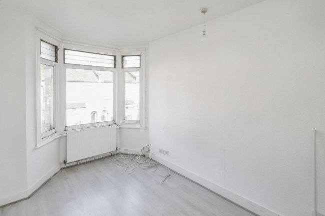 58A Herga Road, Harrow, HA3 5AS 1