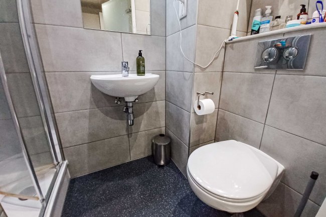 Studio 67, North Gate studios, Trafford St, Chester, CH1 3GW 5