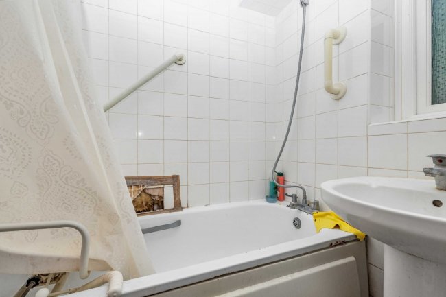 74 Lyal Road, Bow London E3 5QQ 8