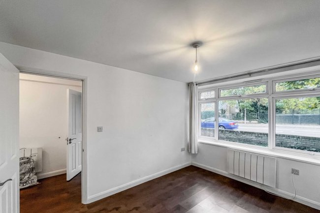 3 The Sheraton, St Marks Hill, Surbiton, KT6 4PY 8