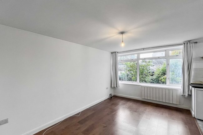 3 The Sheraton, St Marks Hill, Surbiton, KT6 4PY 8