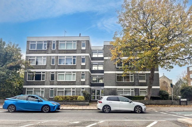 3 The Sheraton, St Marks Hill, Surbiton, KT6 4PY 8