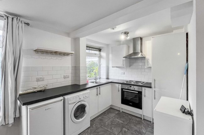3 The Sheraton, St Marks Hill, Surbiton, KT6 4PY 8
