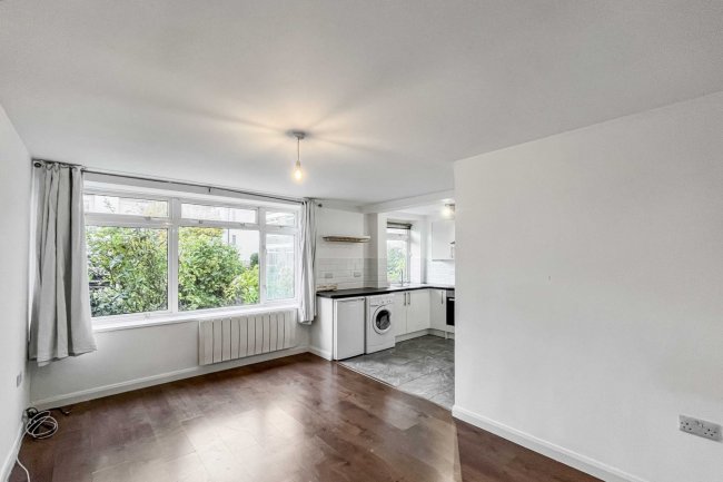 3 The Sheraton, St Marks Hill, Surbiton, KT6 4PY 8