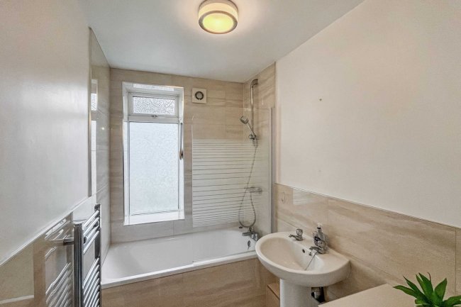 3 The Sheraton, St Marks Hill, Surbiton, KT6 4PY 8