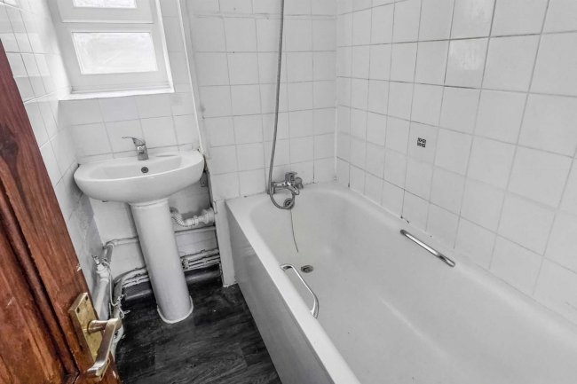 Flat 110, Phipps House, Australia Road, London, W12 7QF 3