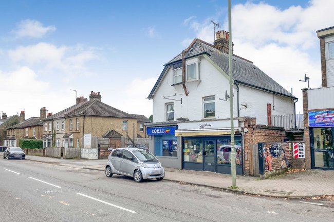 203 Kingston Road, Leatherhead, Surrey KT22 7BP 5