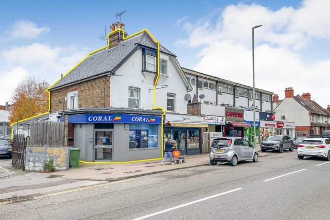 203 Kingston Road, Leatherhead, Surrey KT22 7BP 5