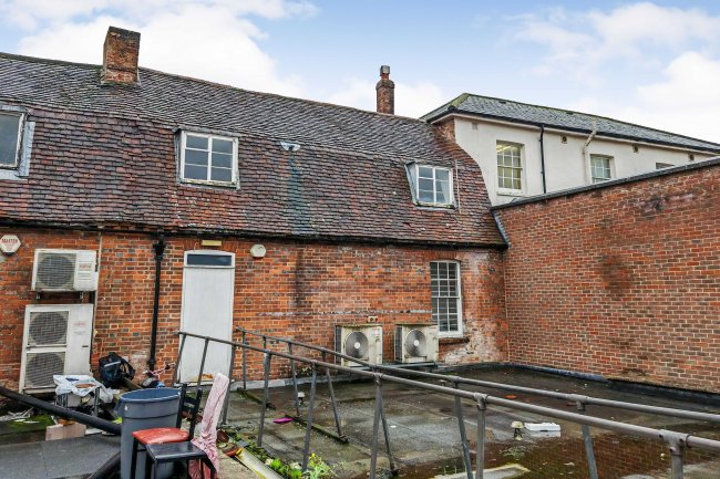 15 The Borough, Farnham, GU9 7NF 7