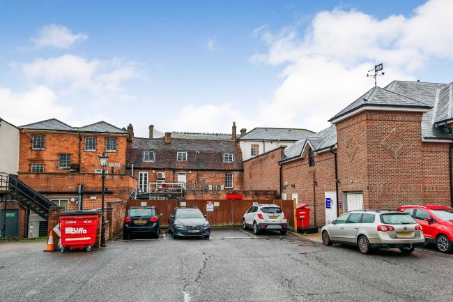 15 The Borough, Farnham, GU9 7NF 7