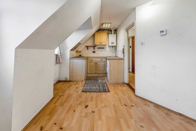9 Princess Court, Alexandra Road, Farnborough, Hampshire, GU14 6EE 2