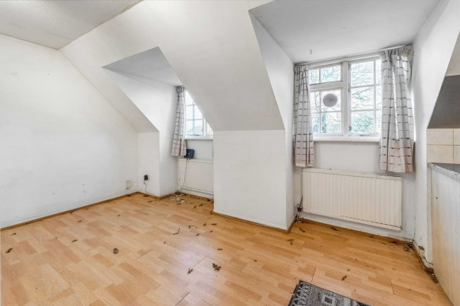 9 Princess Court, Alexandra Road, Farnborough, Hampshire, GU14 6EE 2