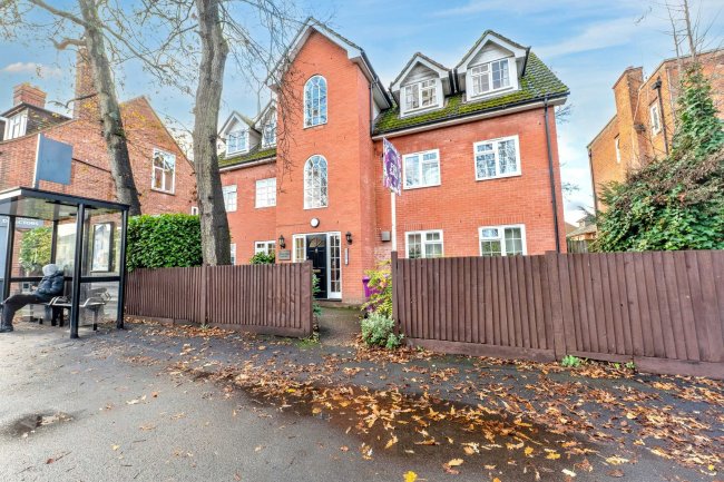 9 Princess Court, Alexandra Road, Farnborough, Hampshire, GU14 6EE 2