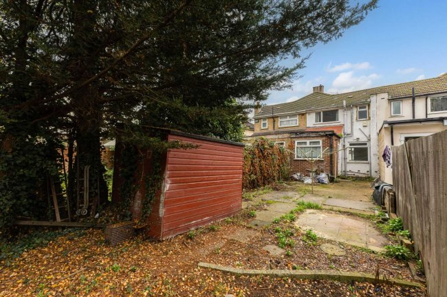 56 Langley Crescent, Harlington, Hayes, UB3 5HN 8