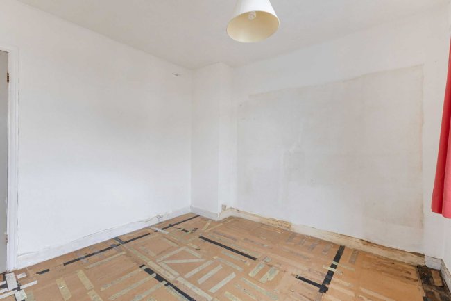 56 Langley Crescent, Harlington, Hayes, UB3 5HN 8