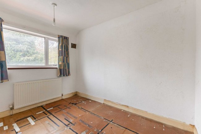 56 Langley Crescent, Harlington, Hayes, UB3 5HN 8