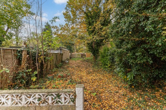 56 Langley Crescent, Harlington, Hayes, UB3 5HN 8