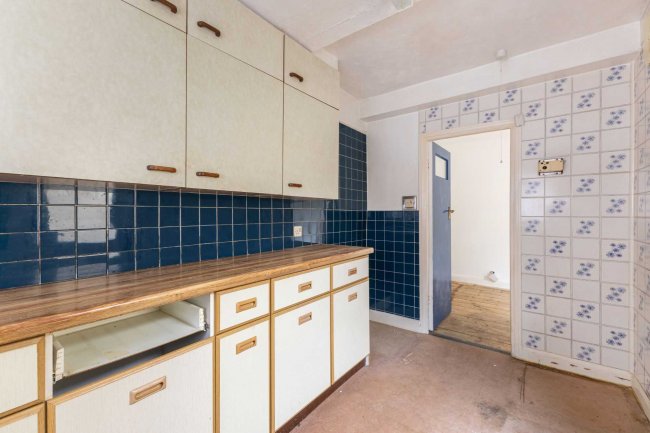 56 Langley Crescent, Harlington, Hayes, UB3 5HN 8