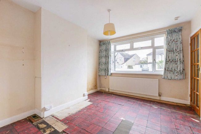 56 Langley Crescent, Harlington, Hayes, UB3 5HN 8