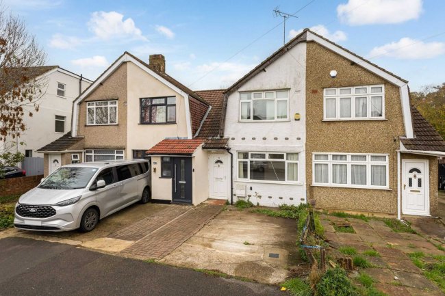 56 Langley Crescent, Harlington, Hayes, UB3 5HN 8