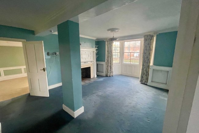 Woodgate, London Road, Epsom, Surrey, KT17 2BB 3