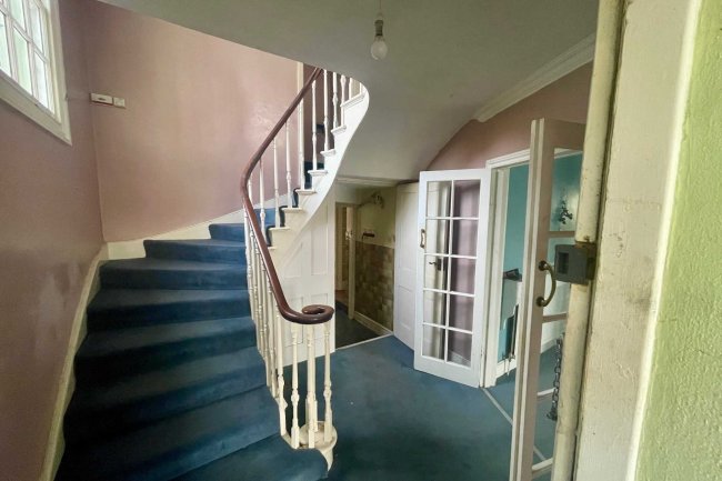 Woodgate, London Road, Epsom, Surrey, KT17 2BB 3