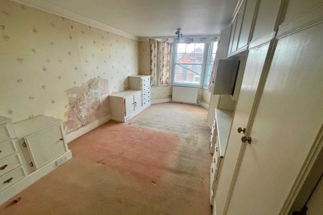 Woodgate, London Road, Epsom, Surrey, KT17 2BB 3