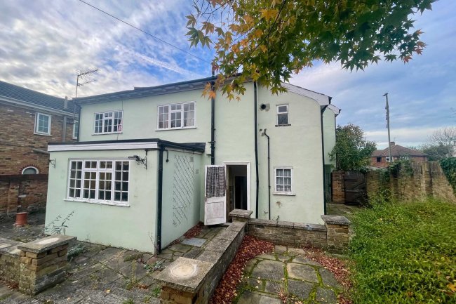Woodgate, London Road, Epsom, Surrey, KT17 2BB 3