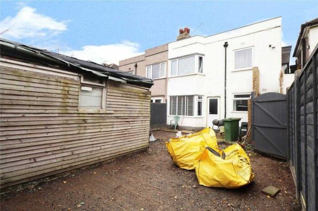 29 Shirley Close, Dartford, Kent, DA1 5BB 4