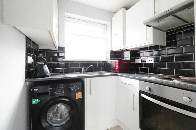 29 Shirley Close, Dartford, Kent, DA1 5BB 4