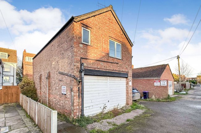 34A Scarbrough Avenue, Skegness, PE25 2TA 10