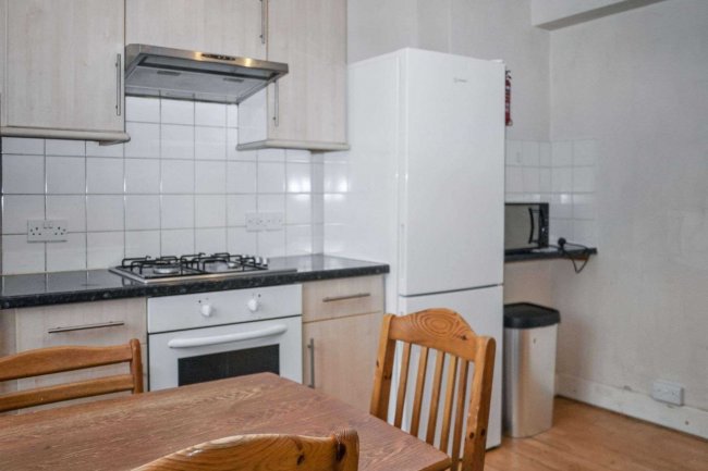 12 Grasmere Court, Verdun Road, Barnes, London SW13 9AU 10