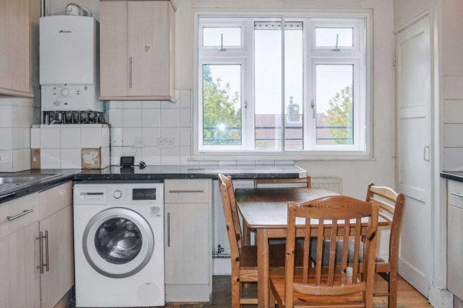 12 Grasmere Court, Verdun Road, Barnes, London SW13 9AU 10