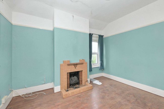 1 ,1A, 2 Mount Zion, Benfleet, Essex SS7 2AR 6