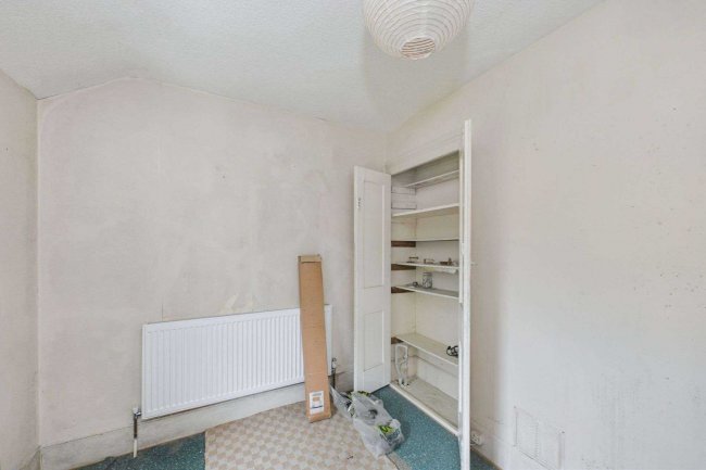 1 ,1A, 2 Mount Zion, Benfleet, Essex SS7 2AR 6