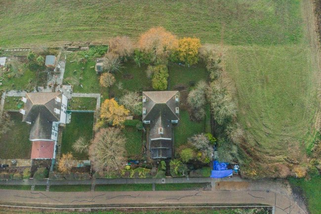 1 ,1A, 2 Mount Zion, Benfleet, Essex SS7 2AR 6