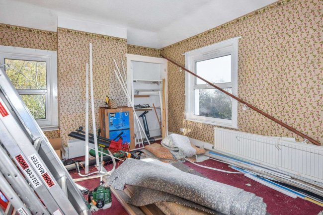 1 ,1A, 2 Mount Zion, Benfleet, Essex SS7 2AR 6