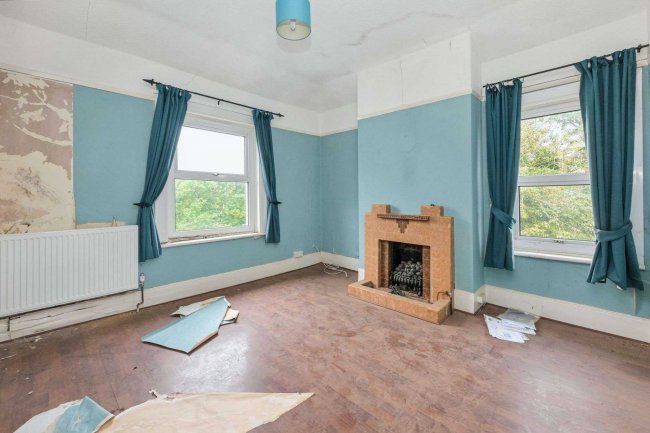 1 ,1A, 2 Mount Zion, Benfleet, Essex SS7 2AR 6