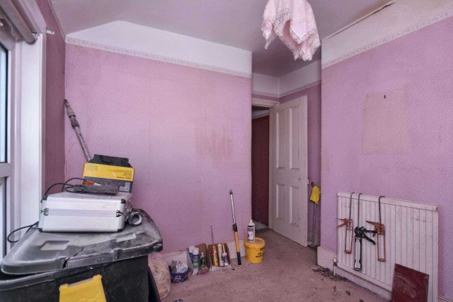 1 ,1A, 2 Mount Zion, Benfleet, Essex SS7 2AR 6