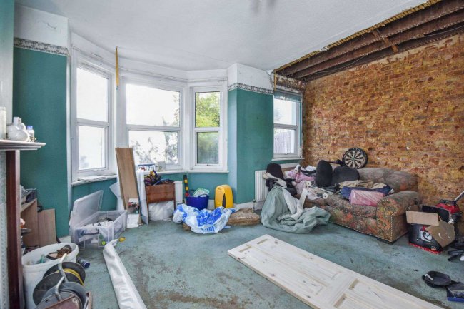 1 ,1A, 2 Mount Zion, Benfleet, Essex SS7 2AR 6