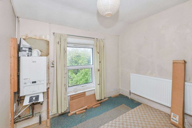 1 ,1A, 2 Mount Zion, Benfleet, Essex SS7 2AR 6