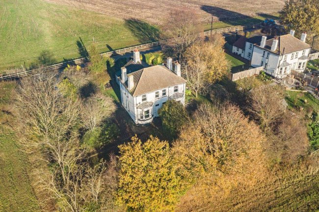 1 ,1A, 2 Mount Zion, Benfleet, Essex SS7 2AR 6