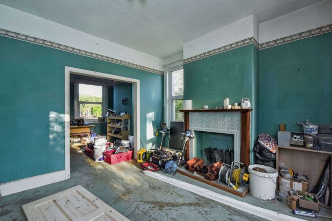 1 ,1A, 2 Mount Zion, Benfleet, Essex SS7 2AR 6