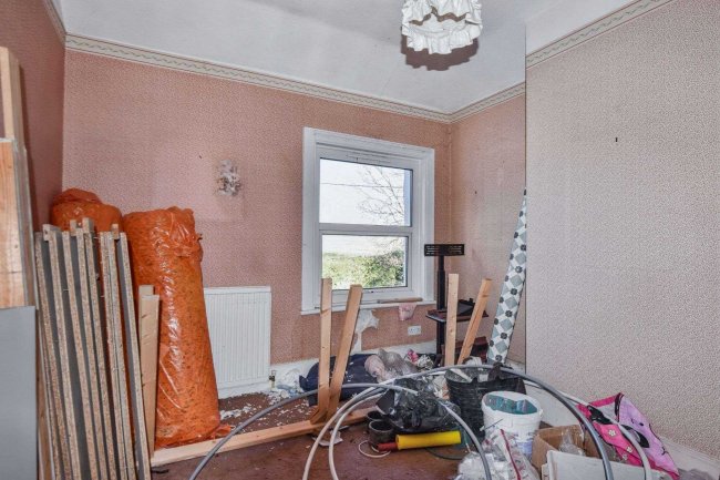 1 ,1A, 2 Mount Zion, Benfleet, Essex SS7 2AR 6