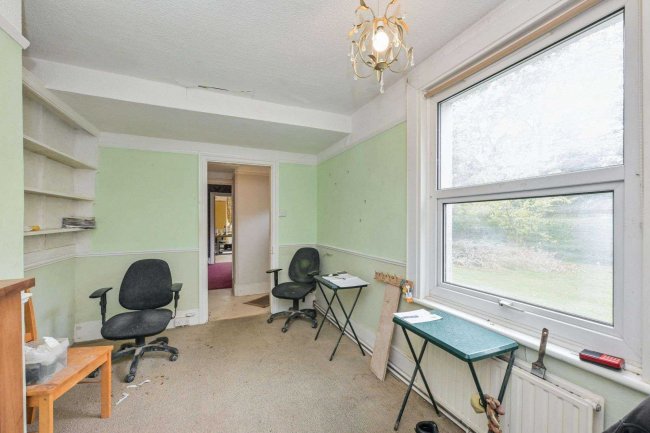 1 ,1A, 2 Mount Zion, Benfleet, Essex SS7 2AR 6