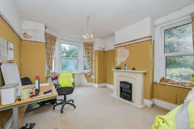 1 ,1A, 2 Mount Zion, Benfleet, Essex SS7 2AR 6