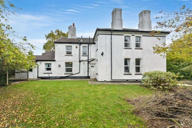 1 ,1A, 2 Mount Zion, Benfleet, Essex SS7 2AR 6