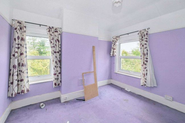 1 ,1A, 2 Mount Zion, Benfleet, Essex SS7 2AR 6